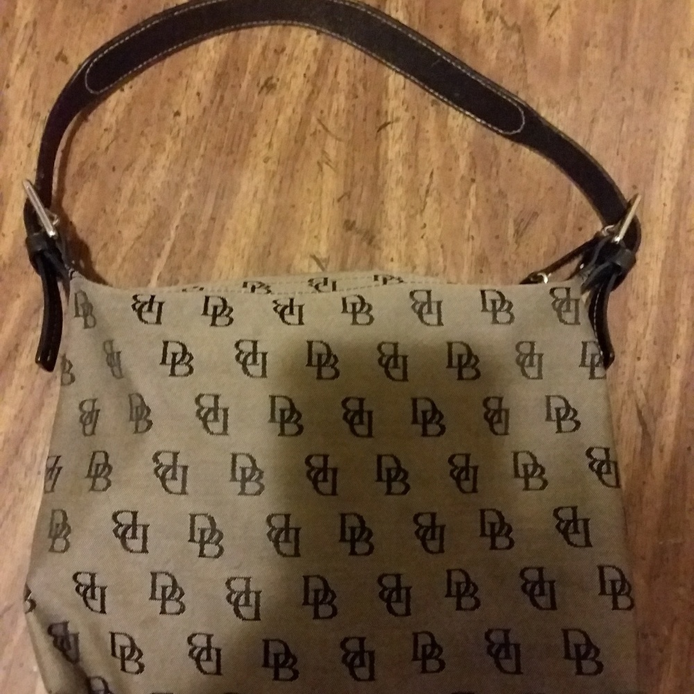 A purse and wallet